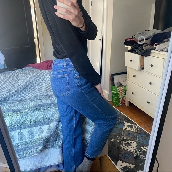 VINTAGE High Rise 90s Medium Wash Blue Mom Straight Leg Jeans Sz 4 - Picture 3 of 9